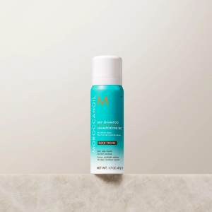 MOROCCANOIL Dry Shampoo Dark Tones suchy szampon do włosów ciemnych 65 ml - image 2