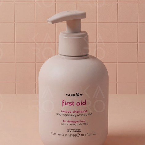 BY FAMA WONDHER First Aid szampon wzmacniający włosy zniszczone 300 ml - 3
